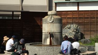 道後温泉シンボルの湯釜から無料の足湯でホッコリ