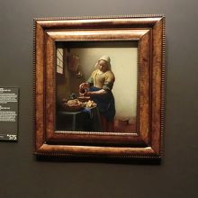 フェルメールの「牛乳を注ぐ女」