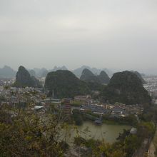 桂林のシンボル、石灰岩の山々