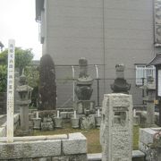 景福寺という寺に墓があります。