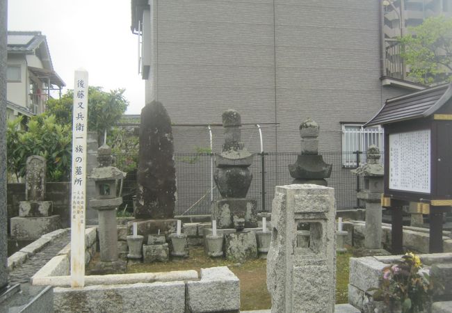 景福寺という寺に墓があります。