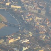 ドレスデン空港を離陸した飛行機から左側にアウグストゥス橋か良く見えました