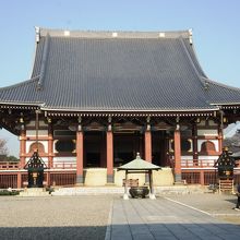 見どころは有名人のお墓かも