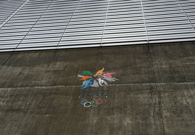 ここは長野オリンピックの会場として使われた場所で、その時の写真やトーチやスキー板等、様々なものが展示されています。ぜひ