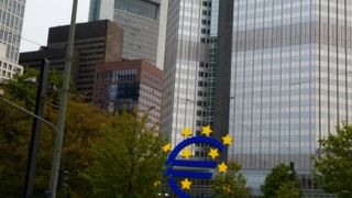 大きなユーロのオブジェ