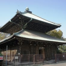 教典の他に参詣者の名前が刻まれているとか