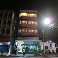 正面から見ると小さいですが、奥行きがあります。