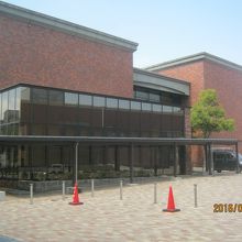 モダンな建物でしょう。