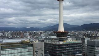 アラカルトがバイキングで、京都タワーが見える