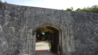 資材運搬用の門