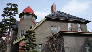 弘前城のすぐそば。落ち着く素敵な庭園です。併設されている喫茶室もおすすめ