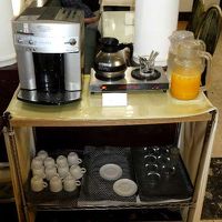 朝食のドリンク・コーナー 