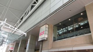 駅直結のレストラン・ショップ施設