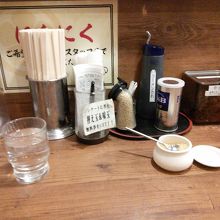 白い容器はおろしにんにく