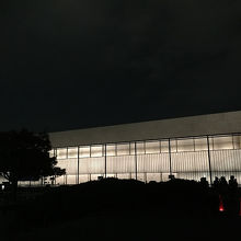 夜の建物も美しい