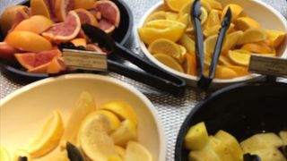 野菜サラダ以外にも果物が豊富で、季節の果物が多く置いて有りますので、普段、食べる事ができないそんな果物を食べてみては、どうでしょうか