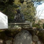 幕末勤王家であった津崎村岡局の銅像