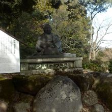 津崎村岡局の銅像