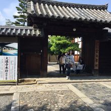 門の中に入ったら撮影禁止です。