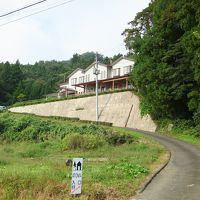 高台に位置するペンション風の宿です