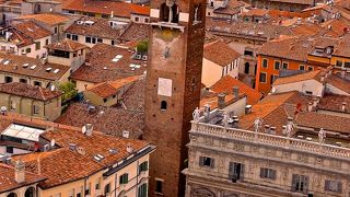 古代ローマ時代からの公共市場ですが今では観光客にも人気のスポットです