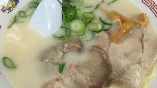 チャーシューがとても大きくて、柔らかいのが特徴のお店で、御飯や餃子を一緒に食べると更に、美味しさがまします。