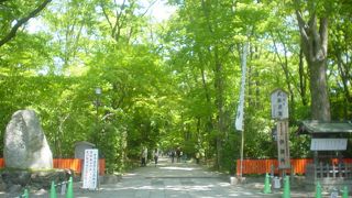 現世の波が押し寄せている