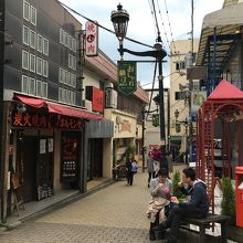 墓所の前の通り