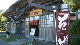 文化財の旧家を利用したそば処