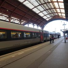 TGVが到着するSNCFの中央駅