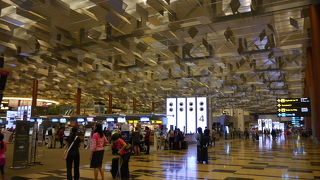ターミナル１～３まである広くて綺麗な国際空港