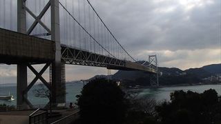 関門海峡大橋を見る事ができて、それをバックに来た記念に写真を撮る事をおすすめします。