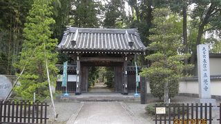 港北ニュータウンの中心にありながら、古都の名刹を思わせる佇まいのお寺です。