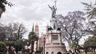 メキシコの歴史の重みを感じる公園