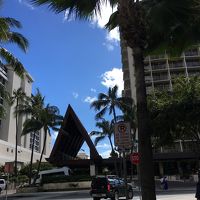 三角屋根が目印。