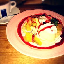 フルーツのパンケーキ