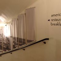 朝食のレストランは地下です。