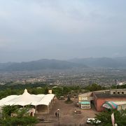 富士山と甲府の夜景が見られる絶景露天風呂