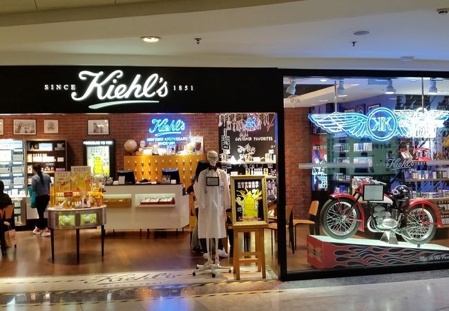 ニューヨーク発のスキンケアブランドKiehl’ｓのお店が上海にもあります。