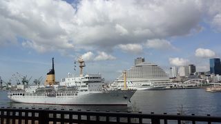 きれいに整備された港です