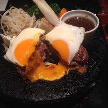 中はすごくレアですが石がずっと熱いのでよく焼けます。