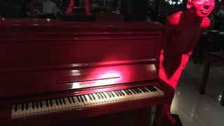 パブストリートのランドマークとでも言える店。