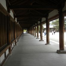 偶然人が途切れた回廊