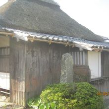 門はありました。庭は狭かったです。