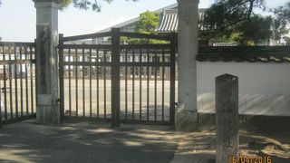 今は萩市立明倫小学校になっています。