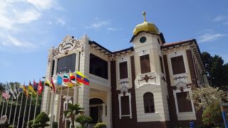 通り沿いの美しい建物。