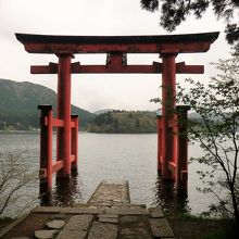 湖の鳥居