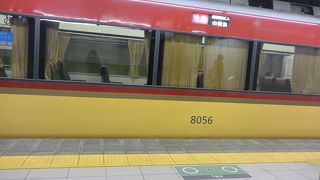 特急の２階席で車窓を楽しむ