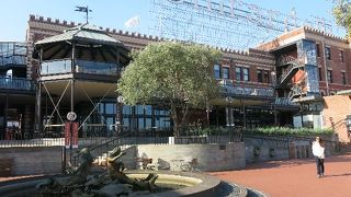 レンガ造りのモール