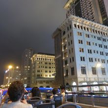 ザペニンシュランホテルの前も通ります